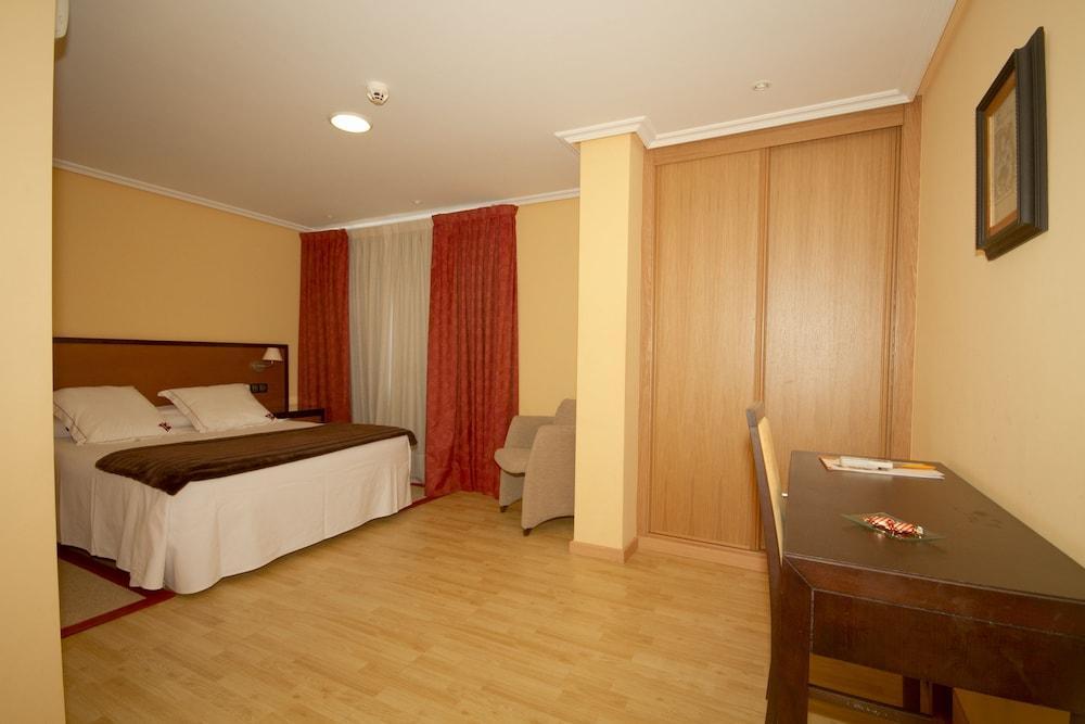 Aparthotel Arenteiro Carballino Exterior foto